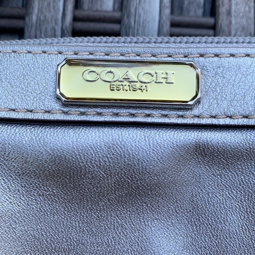 Coach Silver/Pewter Leather Pleated Medium Wristlet - Picture 4 of 16